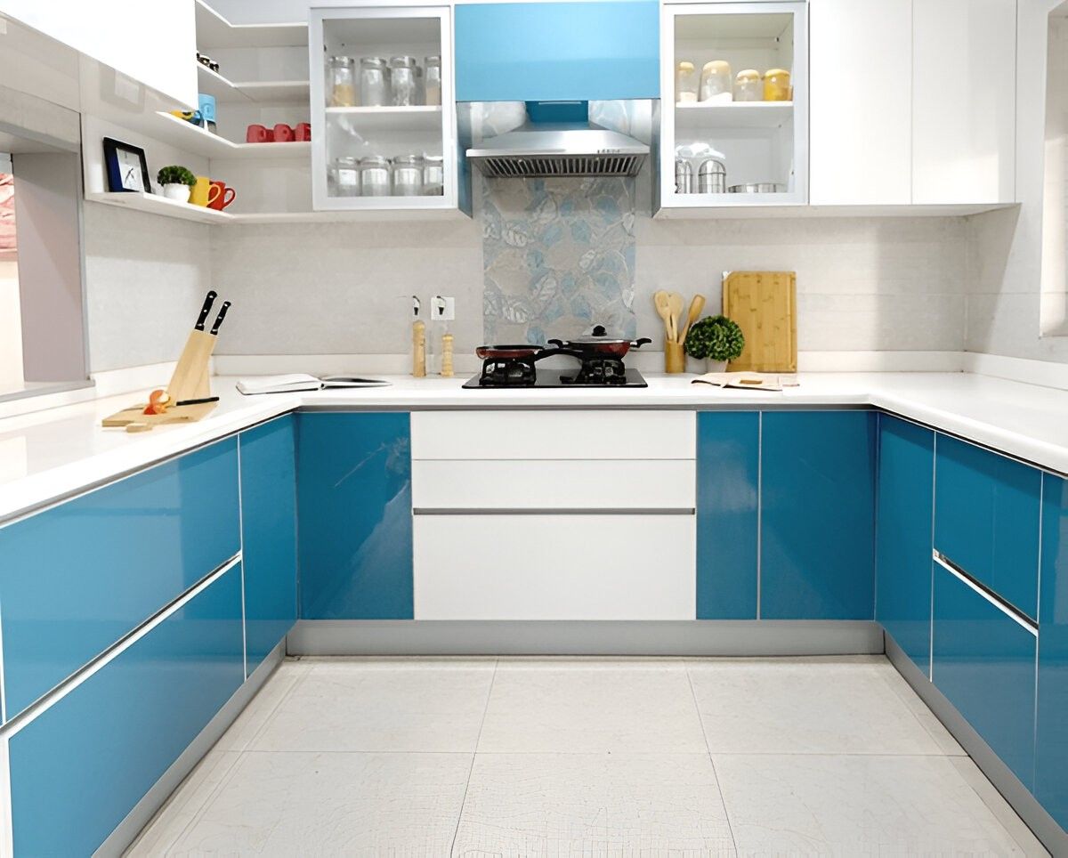 U-Shaped Kitchen kitchen design - Ample storage and workspace. Suitable for larger kitchens.